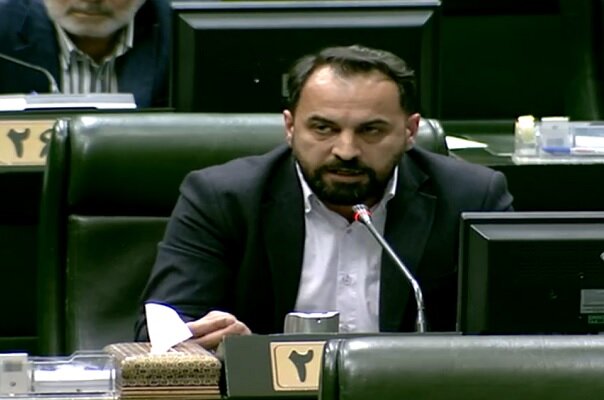 یک عضو کمیسیون اصل نود مجلس مطرح کرد: مالیات صفر برای واردات خودروی لوکس و افزایش ۵۷ درصدی مالیات در بودجه ۱۴۰۵