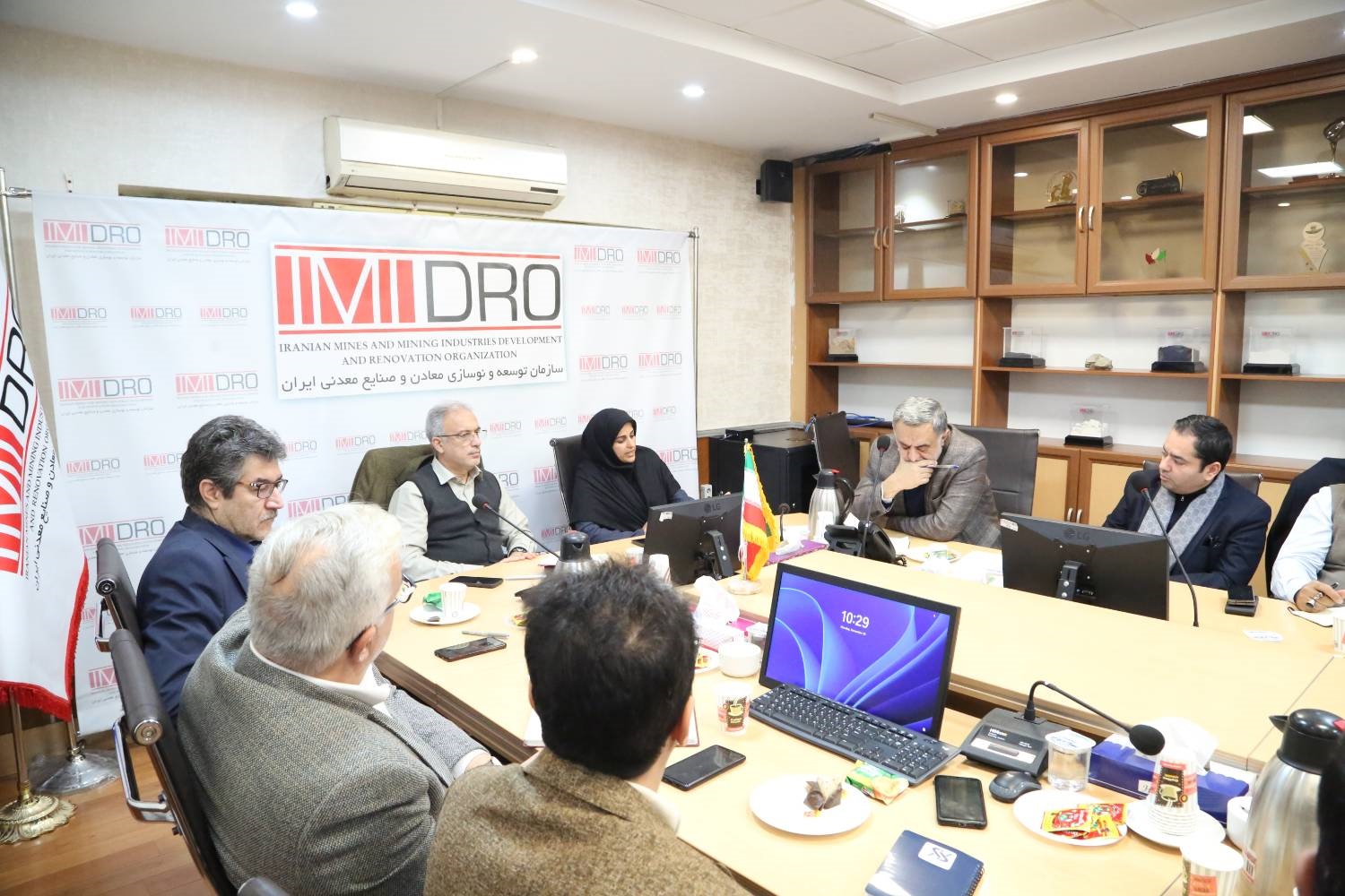 قائم مقام ایمیدرو اعلام کرد؛ صندوق توسعه ملی و ایمیدرو به دنبال شکل‌دهی بازار انرژی‌های تجدیدپذیر در بخش معدن