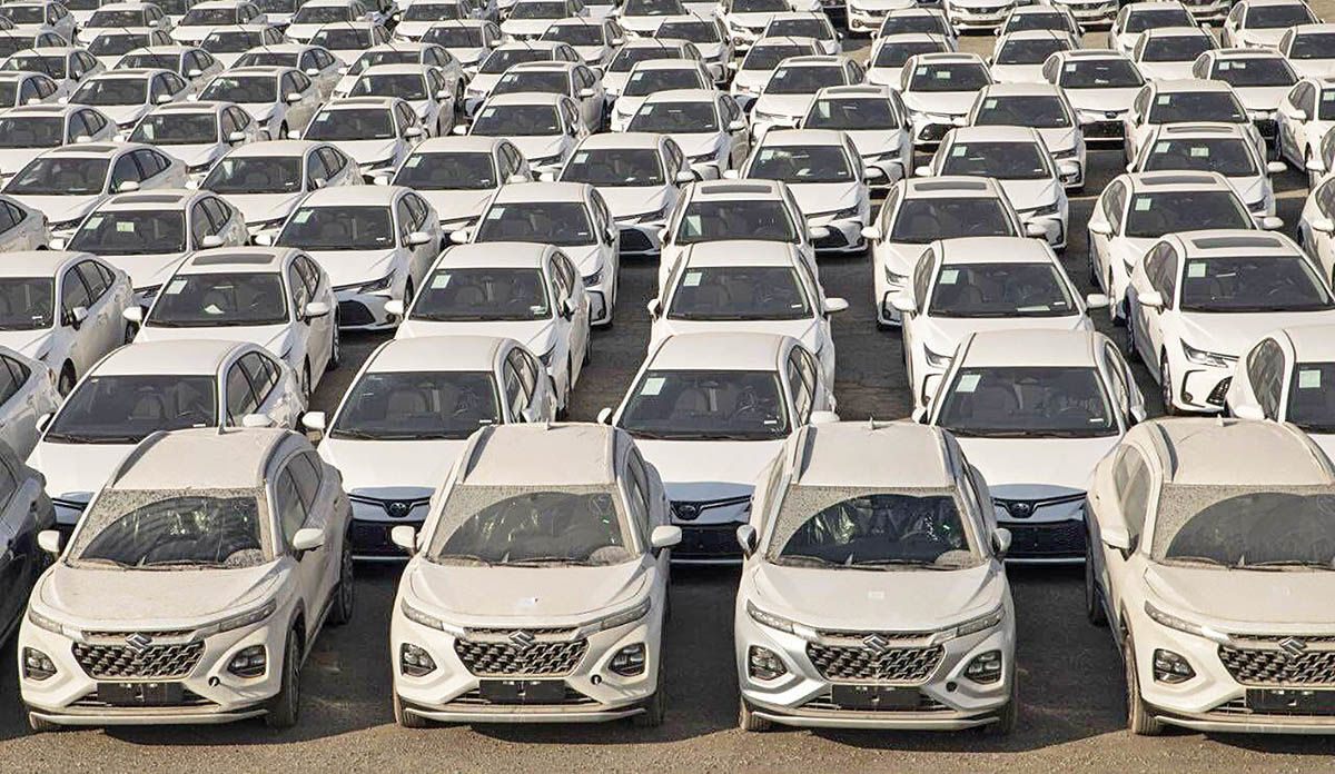 خرید خودروهای وارداتی با «روبات و رانت»