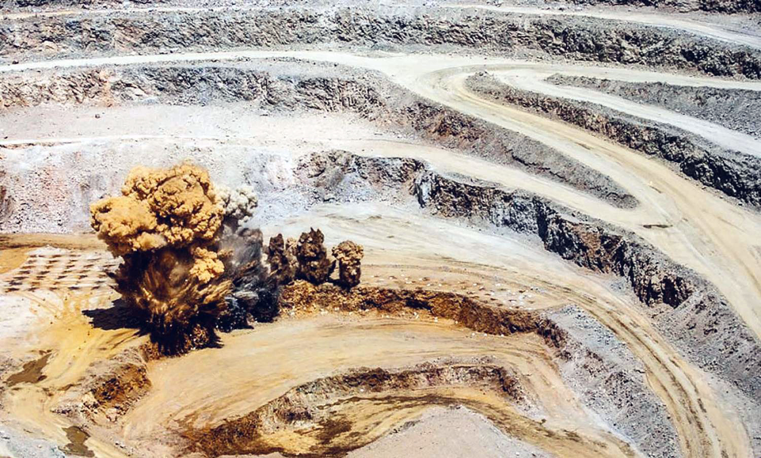 نقش عناصر استراتژیک در آینده اقتصادی ایران