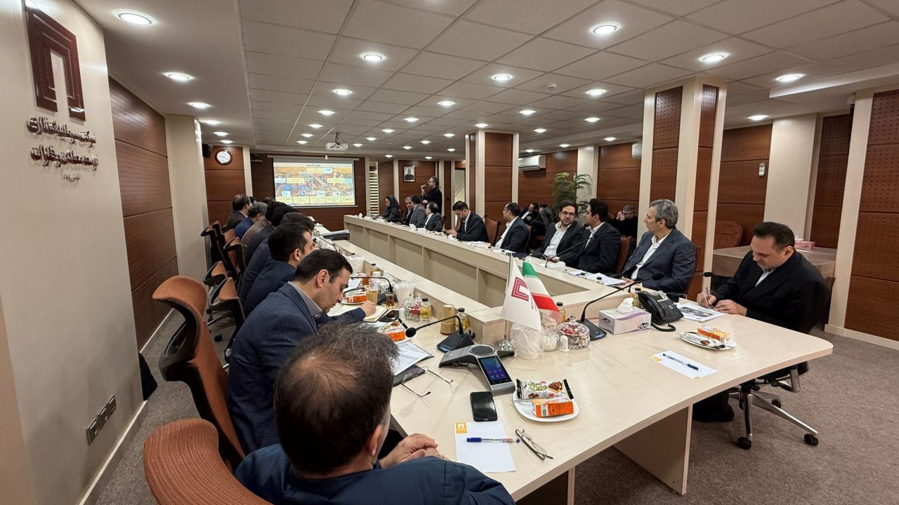 بررسی وضعیت پیشرفت پروژه گندله‌سازی کردستان و پروژه بخار نیروگاه سمنان در هلدینگ «ومعادن»