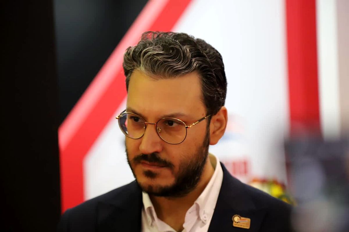 با هدف تسهیل تردد بارهای ترافیکی سنگین؛ امیر برهانی اعلام کرد: اجرای حدود ۵ کیلومتر از بزرگترین پروژه جاده بتنی منطقه ویژه اقتصادی لامرد