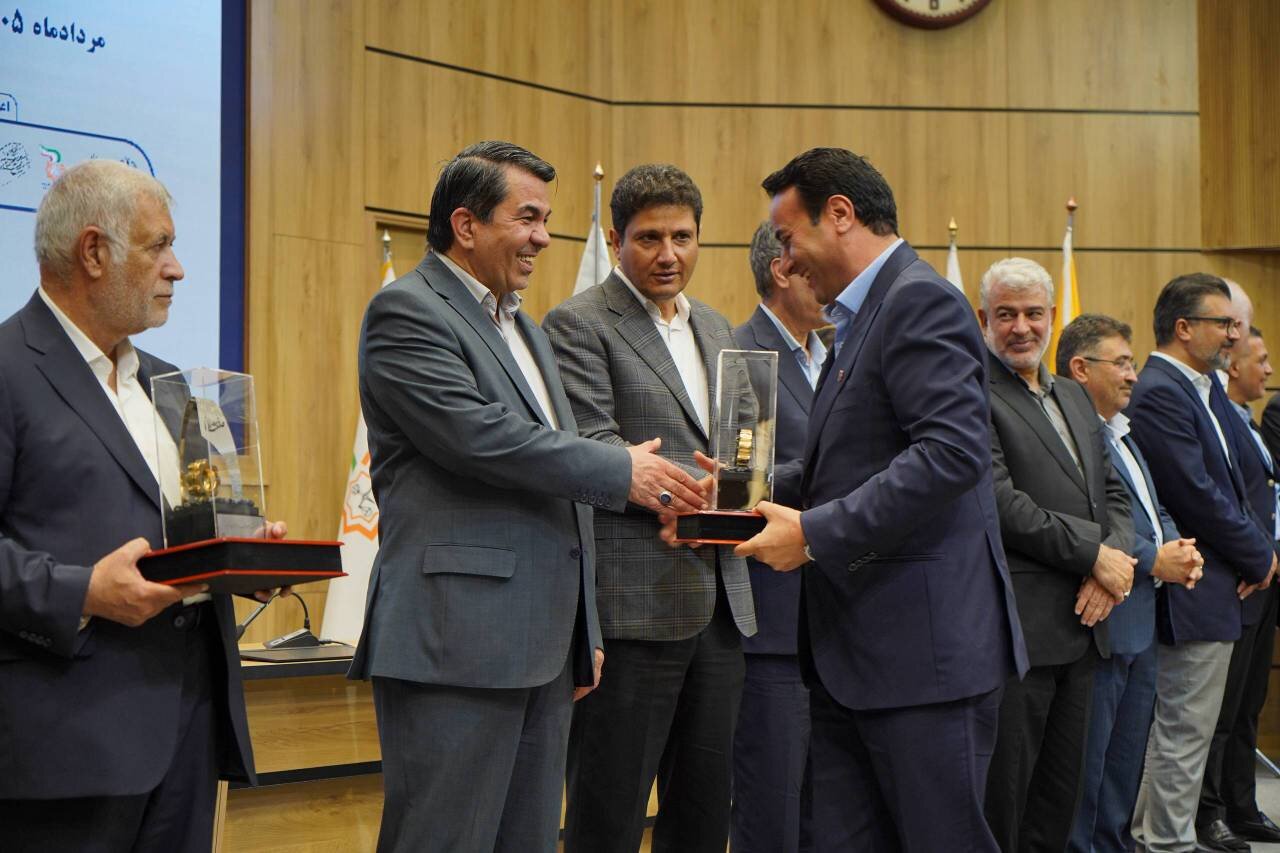 تقدیر از مجتمع مس شهربابک در همایش روز صنعت و معدن کرمان/ ذخیره قابل استخراج معدن مس میدوک بیش از ۵۰درصد افزایش یافته است